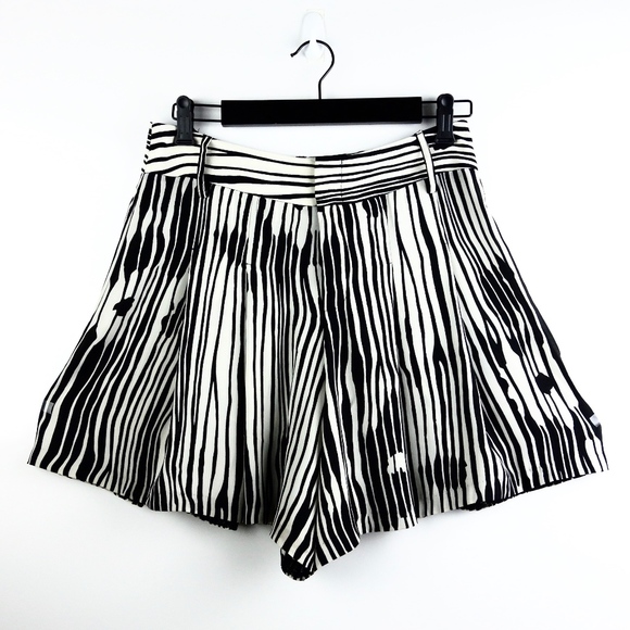 Alice + Olivia Pants - [ SOLD ] Alice + Olivia > Pleated Striped Shorts